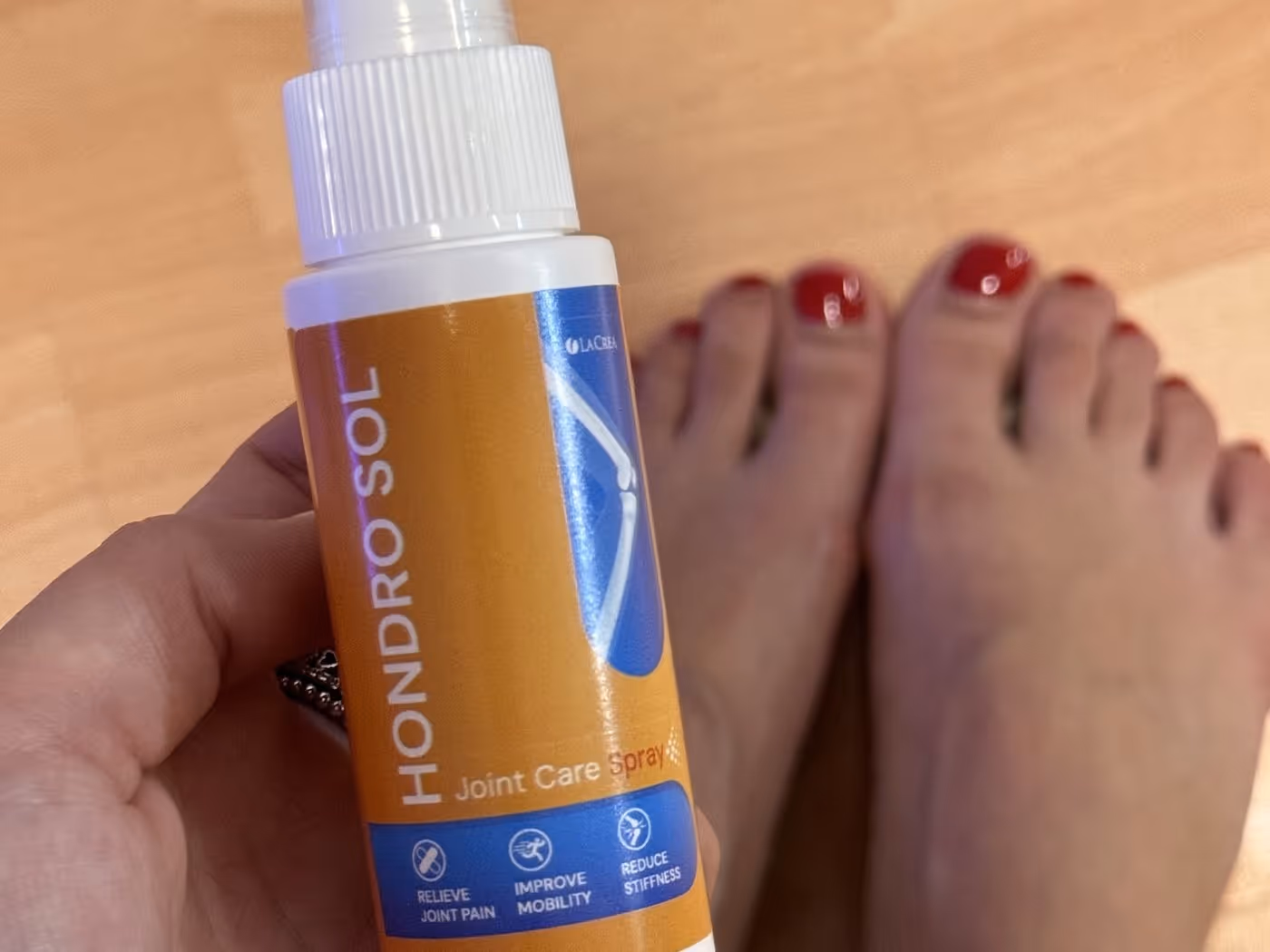 Hondro Sol spray felvitele a boka és a lábfej ízületére